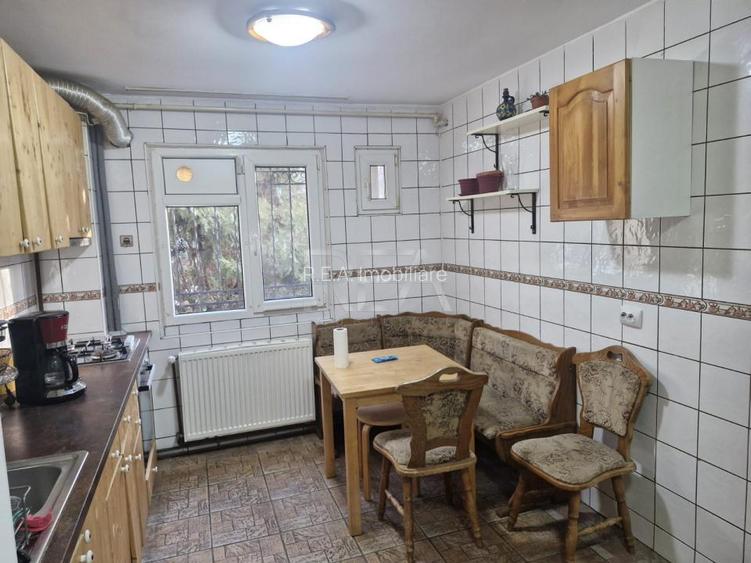 3 camere Titan, centrala, inst. schimb., an 1969, metrou, 68 mp - 4