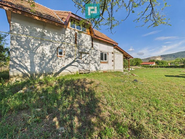 Casă cu panoramă spre dealurile Șiriei - 2