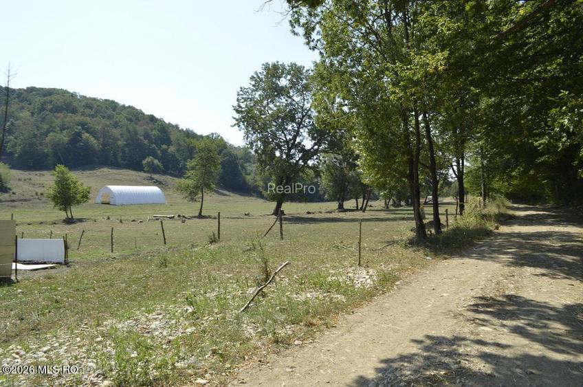 Bogati - Glimbocel, Ferma Zootehnica, Cladiri 1996 mp, Teren 4.89 ha - 26