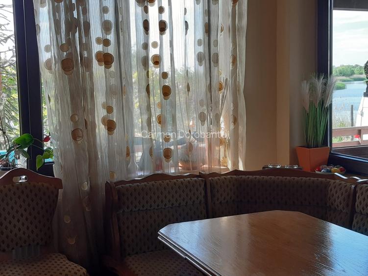 Casa / vila curte mare pe malul lacului - 9