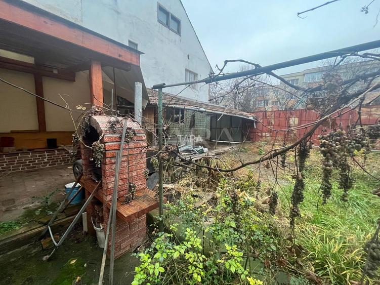 Casă cu două apartamente și teren generos în zona Iulius Mall. - 11