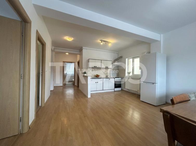 Apartament 3 camere balcon de inchiriat decomandat 80 mpu zona Central - 4