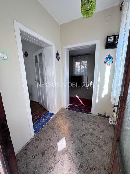 Casa de vanzare cu 3 camere, zona Schit - 2