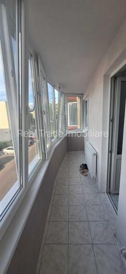 Apartament 2 camere decomandat etajul 2 Tractorul - 6