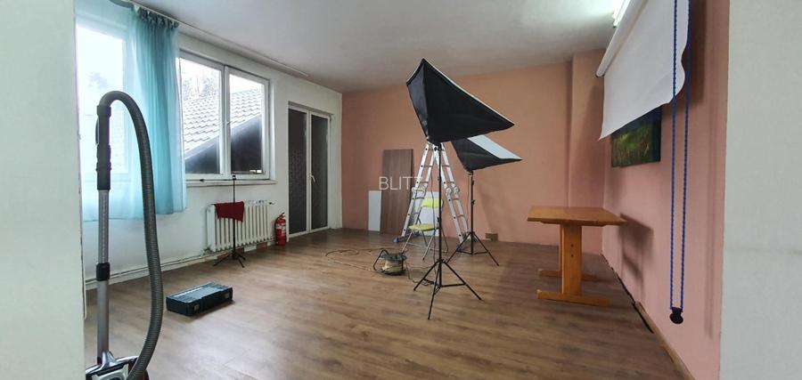 Spatiu comercial pe 2 nivele,spatii depozitare + parcari, in zona foarte buna! - 14