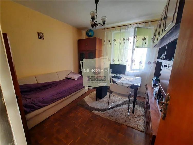 Apartament mobilat cu 3 camere in zona Strand - 3