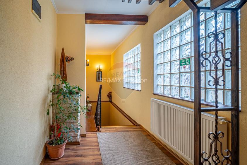 Proprietate deosebită de vânzare în Bușteni - Pensiune + Duplex - 12