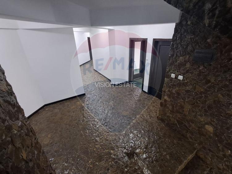 Pensiune Eselnita / 16 camere / Teren - 1448 mp / Ponton - 38