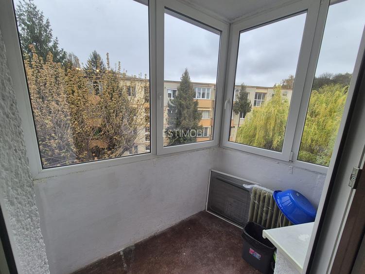 Inchiriere garsoniera cocheta mobilata si utilata zona Centrul Civic AFI Brasov - 8