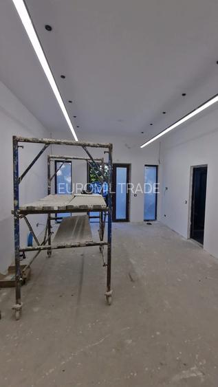 Spatiu comercial de inchiriat - 15