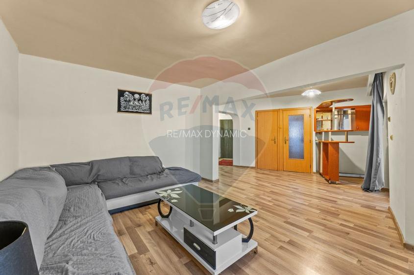 Apartament de vânzare cu 4 camere decomandat - Zona Intim - 3