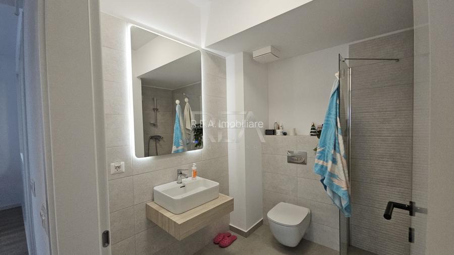 3 camere, vedere panoramică, 13 septembrie - 7