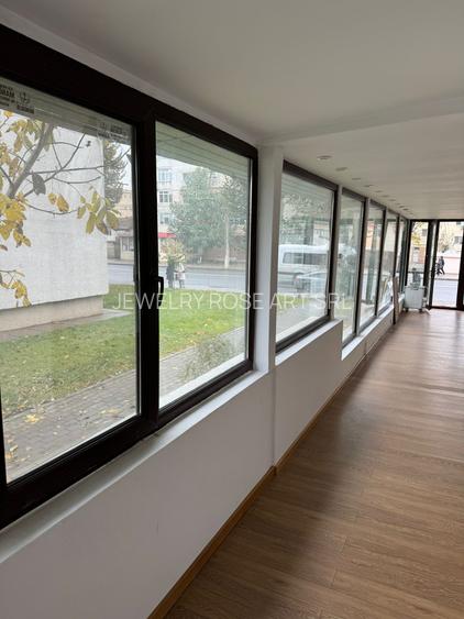 Spatiu Comercial/ Birouri/Cabinete, 100 mp, Vitrina  mare, Soseaua Constantei - 5