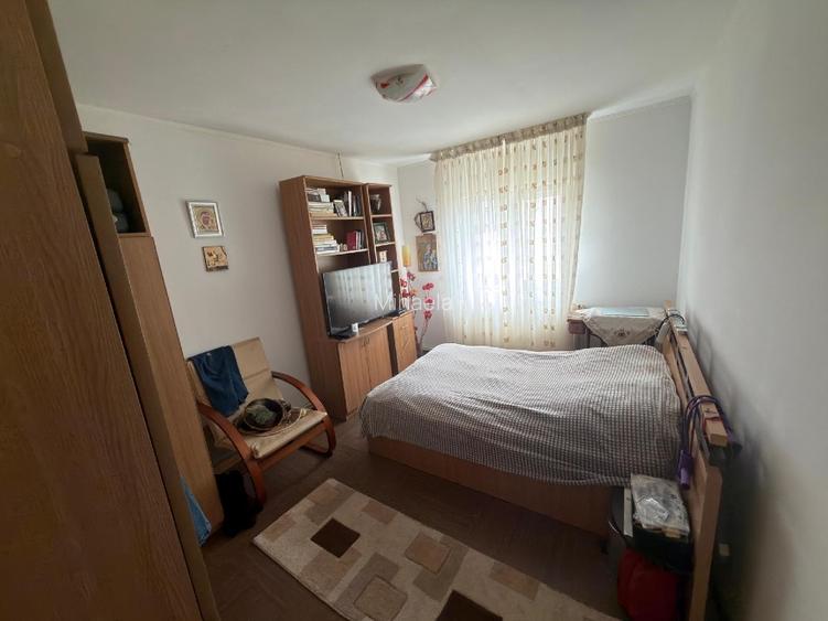 Vand casa cu etaj + teren - 8