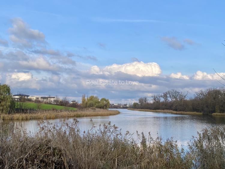 Teren vedere panoramica parțială lac si pădure, central, toate utilitățile - 13