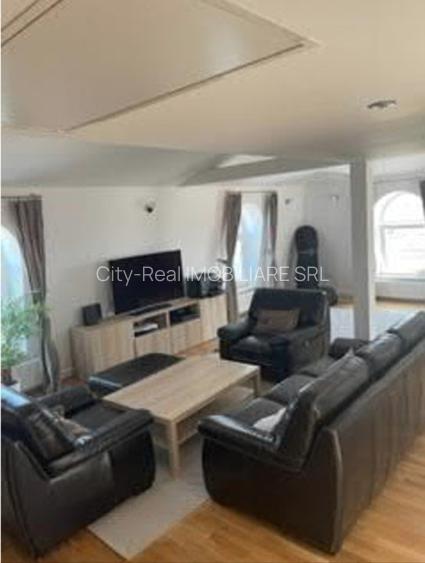 Vila de lux,utilata,mobilata complet.Totul este minutios  lucrat. - 3