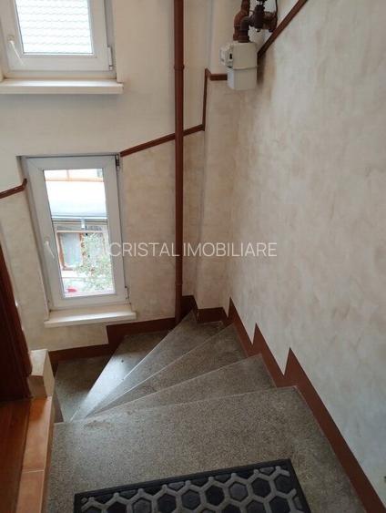 Apartament 3 camere ,in vila,  renovat total, pe strada Visinilor - 11