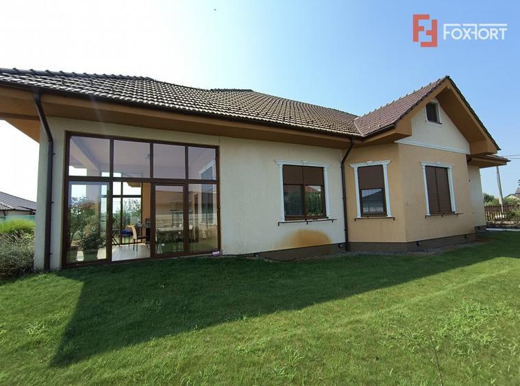 Casa Individuala cu 4 camere, echipata cu panouri, pompa de caldura in zona Sag