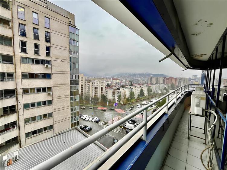 Etaje Renovate in Centrul Civic pentru Birouri de Inchiriat - 14