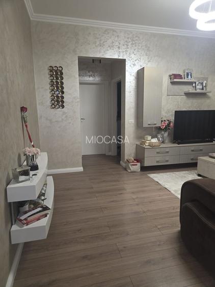 Etaj 1. Bucatarie inchisa. 2 Bai. 2 Locuri de Parcare. - 2