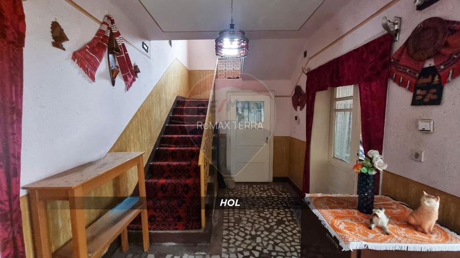Casă din cărămidă cu teren generos de 2460 mp și anexe, în Borlești - 6