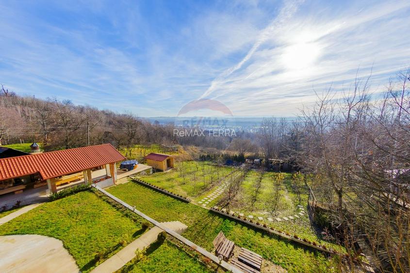 VILA DE LOCUIT/AFACERE CU TEREN GENEROS, DE VANZARE - 3