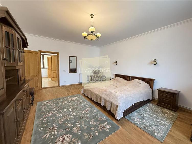 Casa ultracentrala complet renovata 6 camere 3 bai Cisnadioara - 5