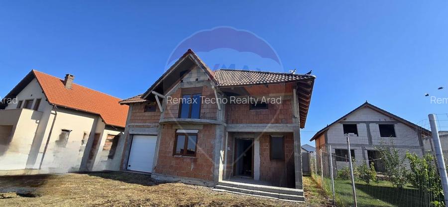 CASA CU ETAJ DE VANZARE LA GRI LA 12 KM DE ARAD ZIMANDUL NOU - 3