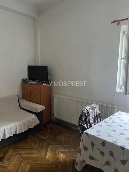 VANZARE 2 CAM ACADEMIEI- UNIVERSITATE - 4