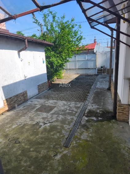 Casa locuibila imediat, centrala gaz, teren si curte proprie – zona buna - birou - 9