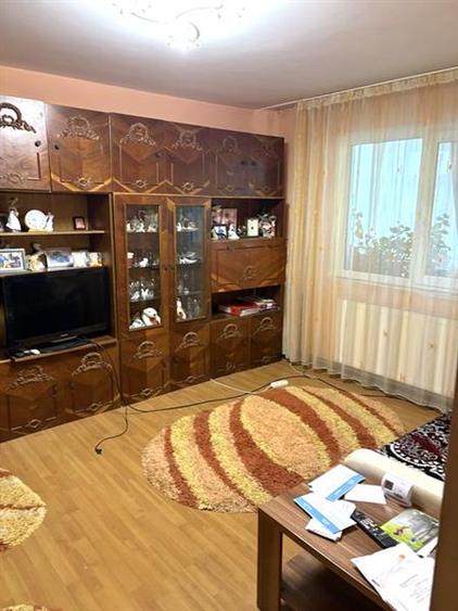 Apartament 2 camere, renovat partial, centrala termica noua, balcon inchis. Zona