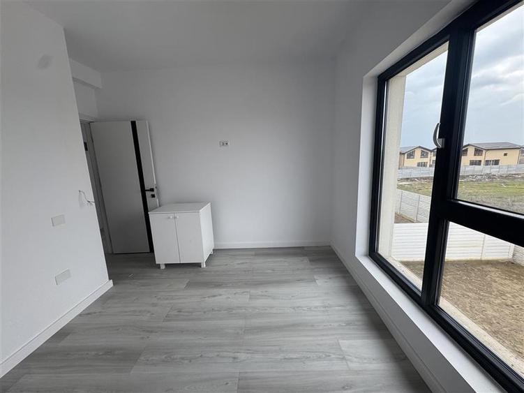 VILA DE VANZARE DOMNESTI LA CHEIE 4 CAMERE - TEREN- PANOURI FOTOVOLTAICE