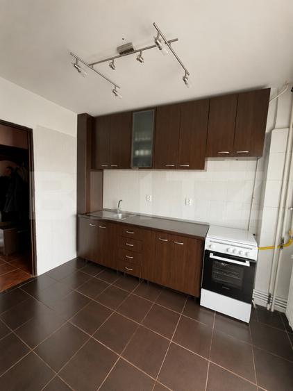 Apartament cu 2 camere, decomandat, zona George Enescu