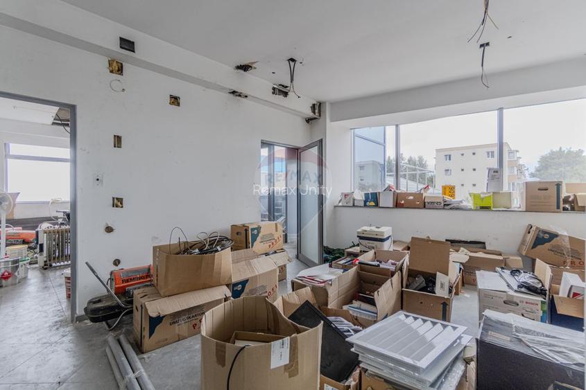 Cladire de 902 mp utili de vânzare, zona Grivitei - DN 13, COMISION 0 - 43