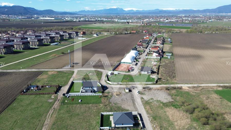 Teren intravilan construibil, utilități complete Str. Cetății - Comision 0 - 7