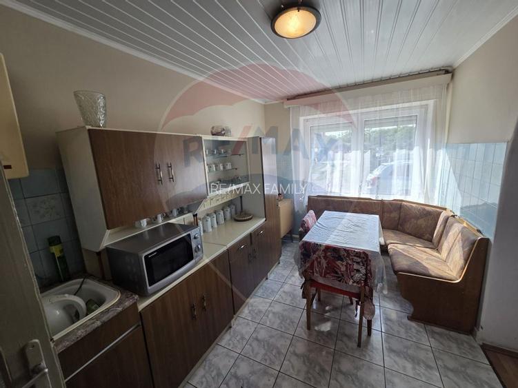 Casă cu gradina si solarii de legume - 2