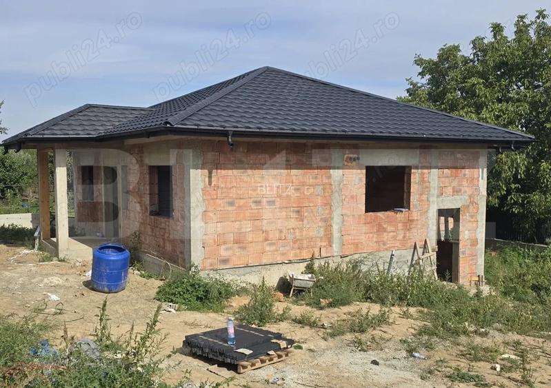 Casa plan parter 4 camere si beci in  Barnova - 2