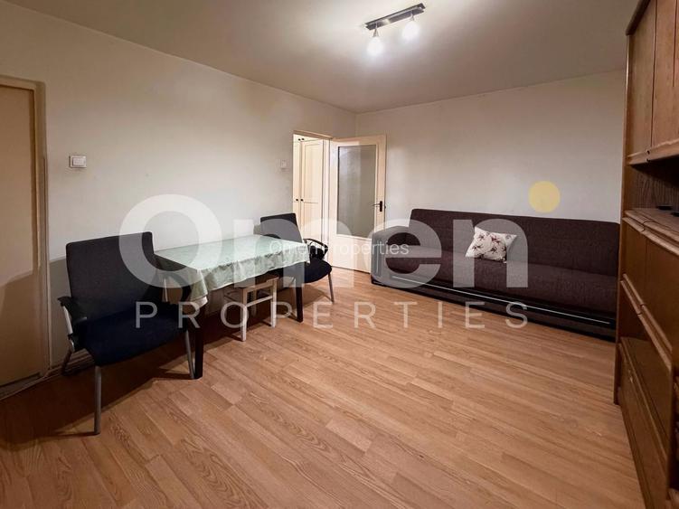 Garsoniera de vanzare, 28 mp, la parter inalt, zona bld. Bucuresti - 2