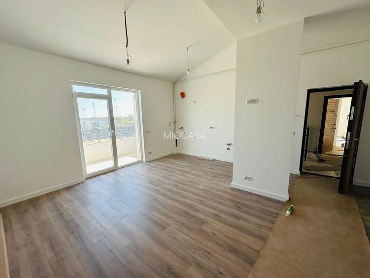 Bloc tip Vila. Langa Mega Image. Curte 30 mp. - 2