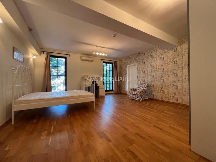 VILA DEOSEBITA / SPATII GENEROASE / CURTE PROPRIE - 25