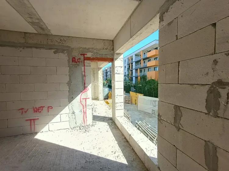 Garsonieră modernă cu bucătărie închisă și balcon - 4