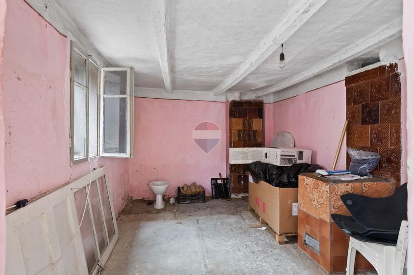 Casă de vânzare în zona Gai cu teren de 1.480 mp
