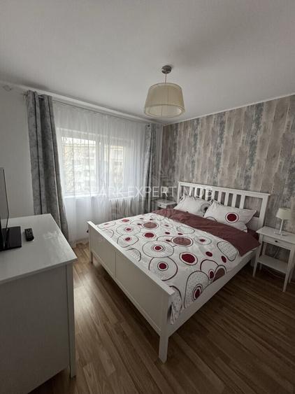 // 3 CAMERE// VEST str. DOMNISORI// - 3