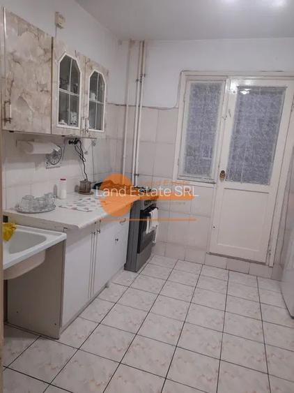 Apartament cu 3 camere in zona Crangasi - 6 minute de Metrou - 7