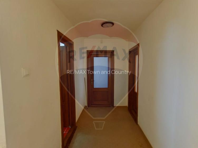 Casă / Vilă cu 8 camere de vânzare - 13