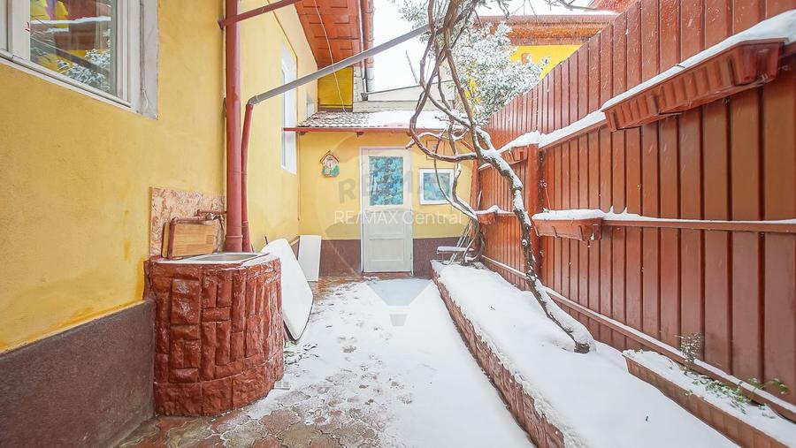 Proprietate cu 2 apartamente și garaj, Schei - 11