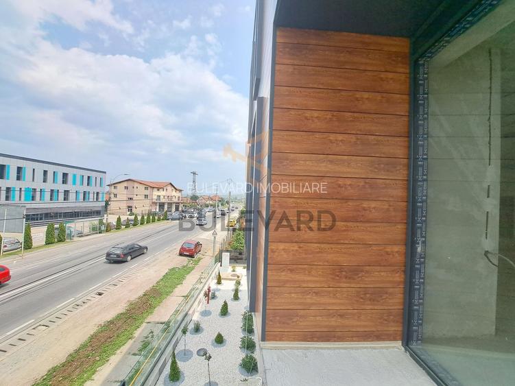 Cladire comerciala situata la drum intens circulat, 1365 mp utili + 20 parcari - 21