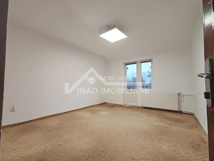 Casă de închiriat, Strada Republicii,  D+P+2E, curte proprie de 550 mp - 11