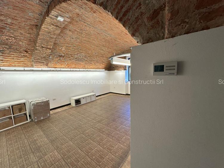 Spatiu comercial în Piața Unirii - 155 mp - 23