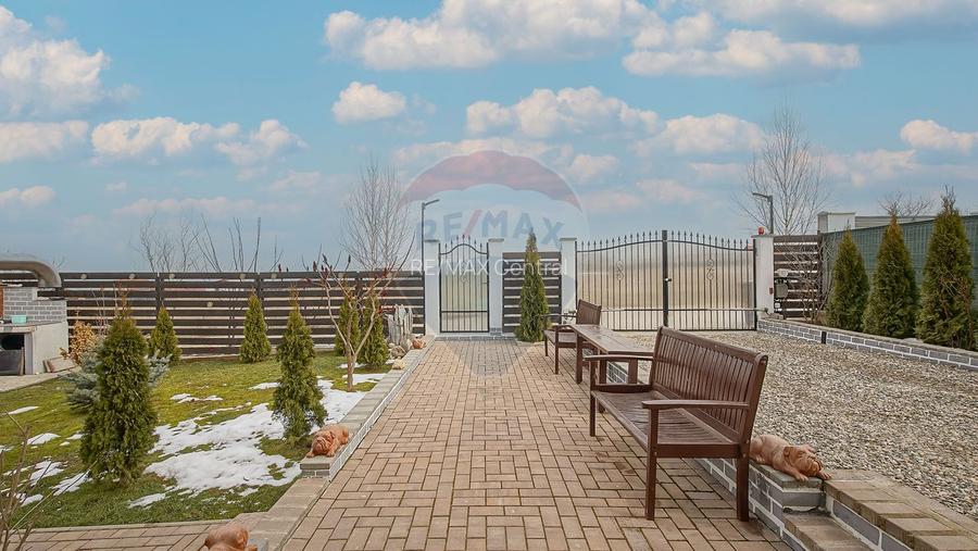 Comision zero, casa individuala + cabana A frame in Bod, la intrare - 9